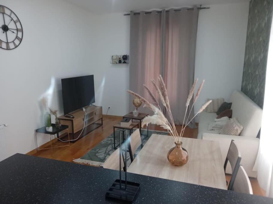 Joli Appartement De Vacances Écouen Exteriér fotografie